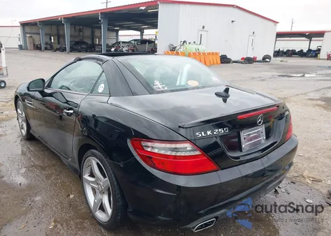 2014 Mercedes-Benz Slk 250 z USA, uszkodzony, nr VIN WDDPK4HA4EF085044